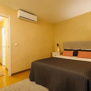 Apartment Pajaritos - Private Parking Included, Seville